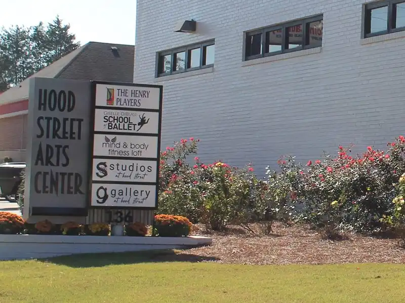 blk.HoodStArtsCenter